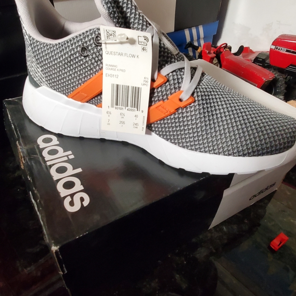Adidas shoes size 7 big boy